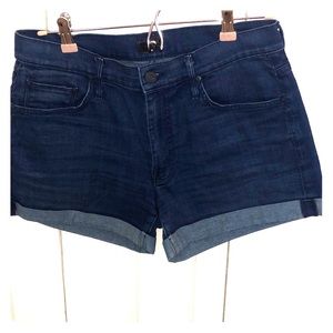 Woman’s Mother denim cuffed shorts. Size 28
